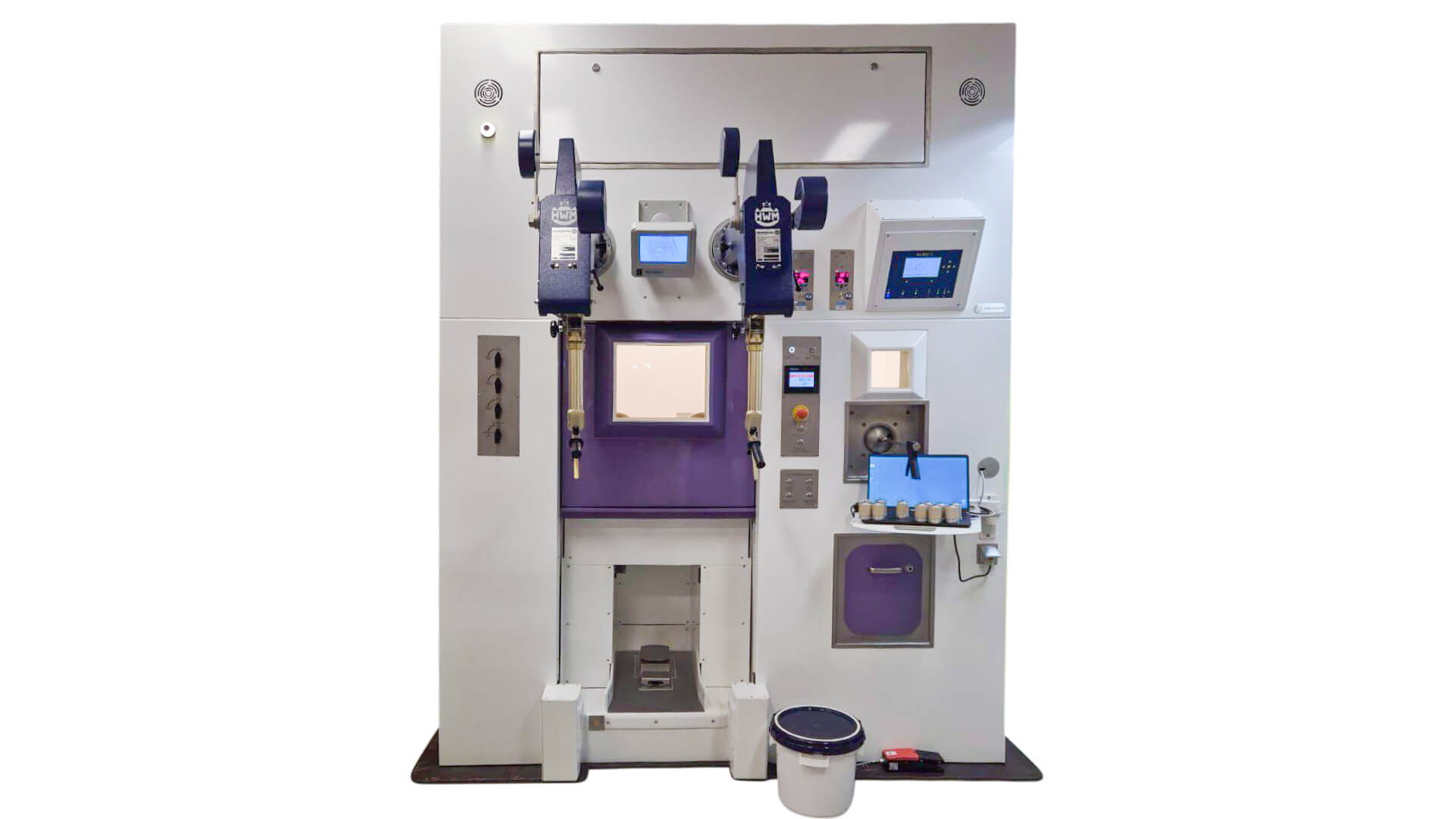 Custom-designed hot cell including a solid-target transfer system