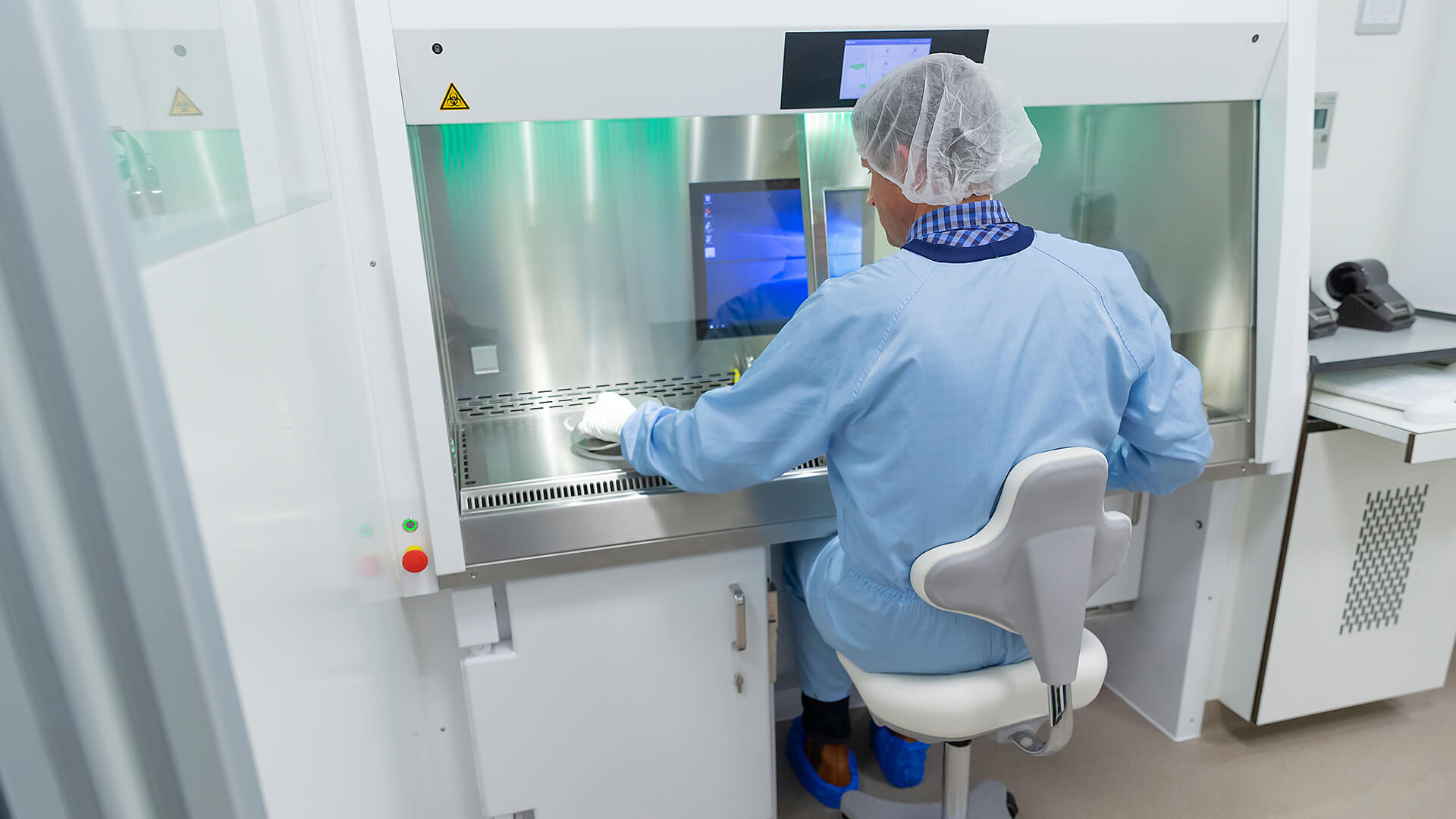 In one of the six hot cell suites, from left to right: Robert Schuit, Alex Duiker and Bert Windhorst.